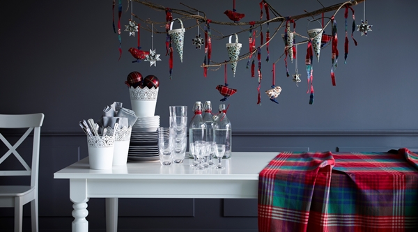 IKEA 即日起推出超過兩百項,包括聖誕樹、布織品、餐